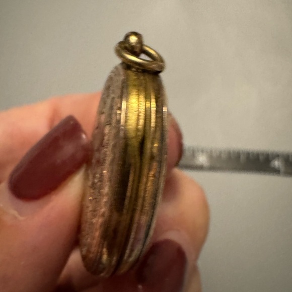 Floral rose Gold Oval Locket Pendant Antique - Picture 6 of 6